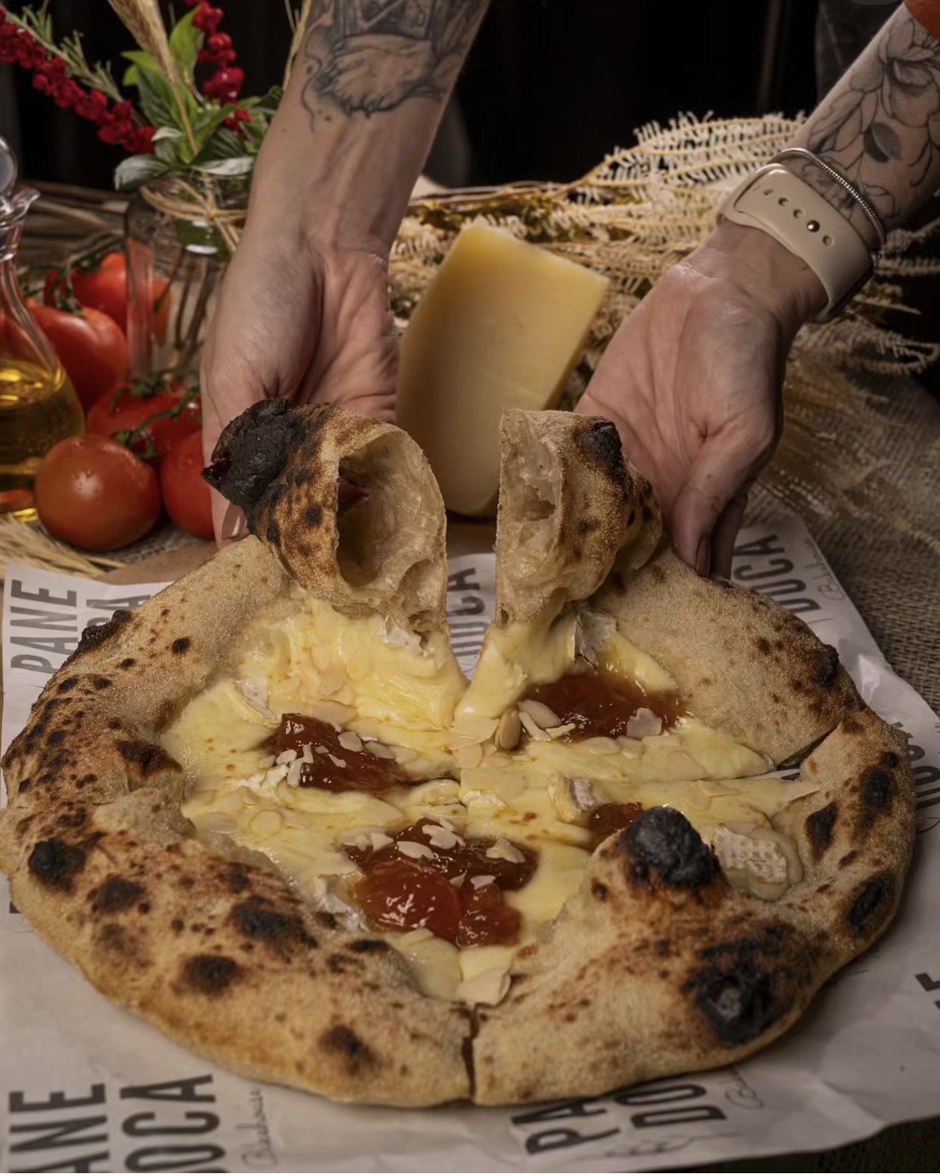 Pizza artesanal para compartilhar à mesa